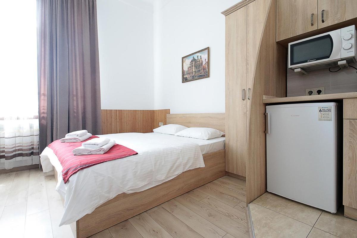 Buk Apartments On Doroshenka 29 Lviv Exteriör bild