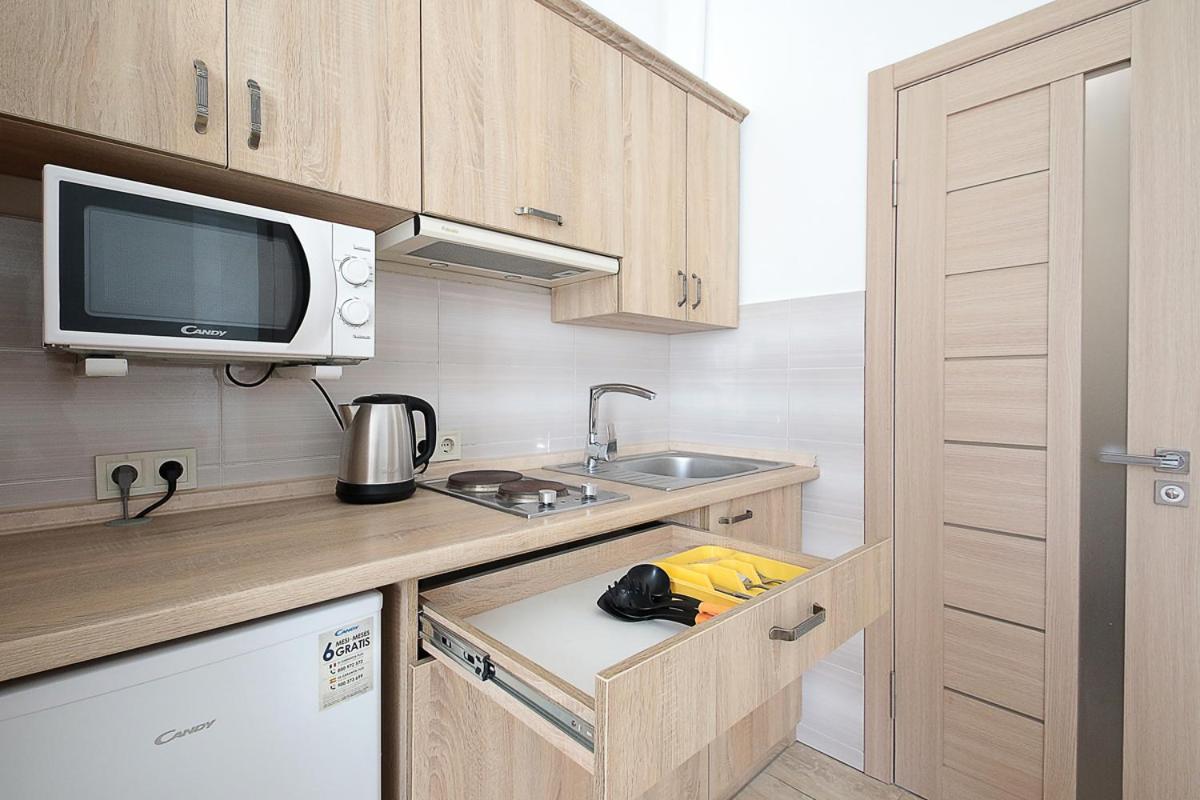 Buk Apartments On Doroshenka 29 Lviv Exteriör bild