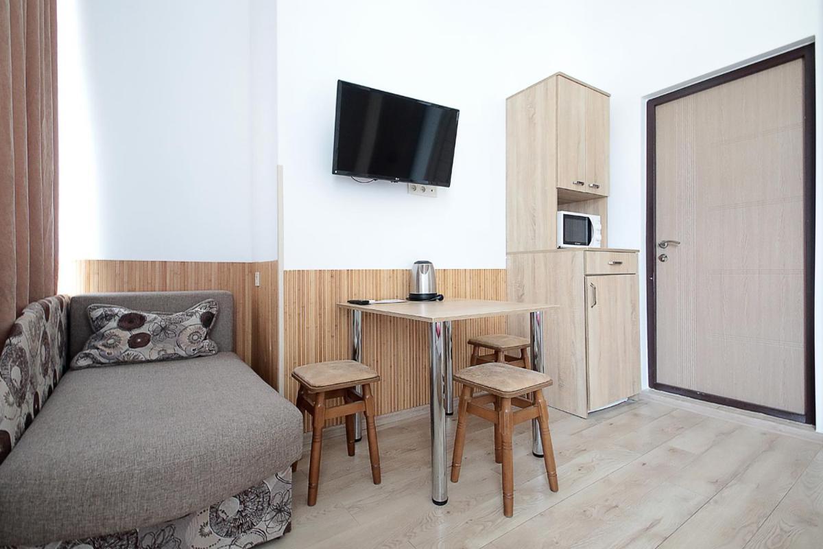 Buk Apartments On Doroshenka 29 Lviv Exteriör bild