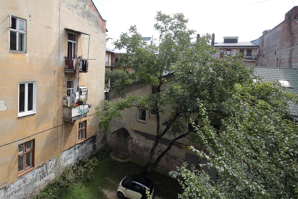 Buk Apartments On Doroshenka 29 Lviv Exteriör bild