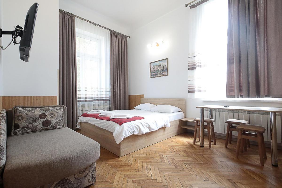 Buk Apartments On Doroshenka 29 Lviv Exteriör bild