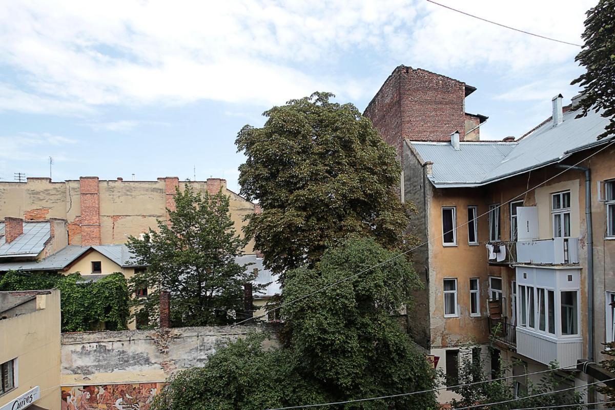 Buk Apartments On Doroshenka 29 Lviv Exteriör bild